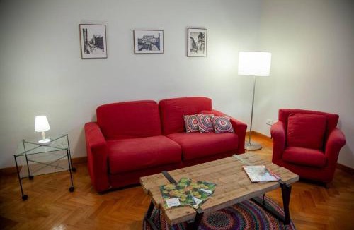 Rione XI Sant'Angelo Apartment | Peaceful apartment in piazza Venezia's alleys