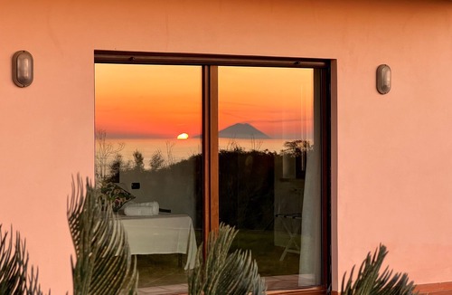 Drapia Apartment | Peaceful retreat with Stromboli sunsets