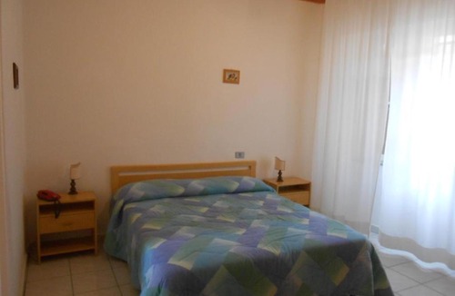 Orbetello House | PENSIONE VERDE LUNA