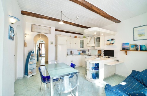 Patresi Apartment | Perfume House - Two Bedroom Apartment, Sleeps 5