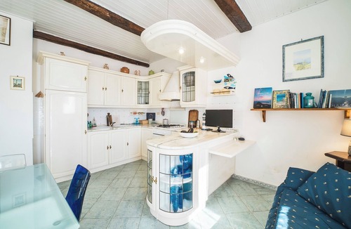 Patresi Apartment | Perfume House - Two Bedroom Apartment, Sleeps 5