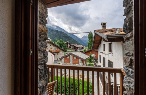 La Thuile Apartment | PETIT CHALET ANNA - Refuge in the middle of the mountains