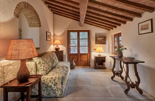 Umbertide Cottage | Petricci Residence - Casa Giralda apartment with shared pool