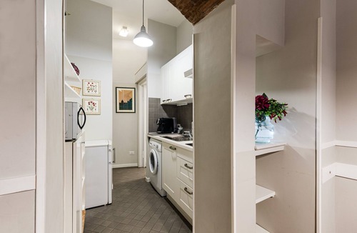 Rione XI Sant'Angelo Apartment | Piazza dei Satiri Apartment | In the heart of Rome
