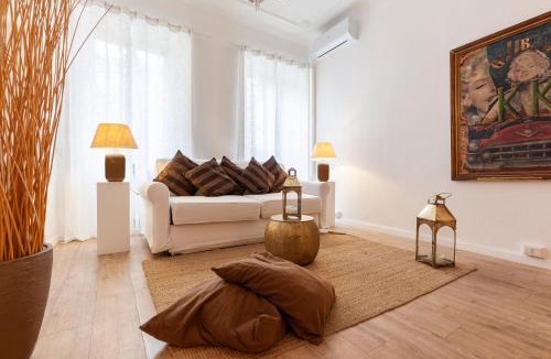 Rione III Colonna Apartment | Piazza di Spagna Historic Flat