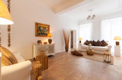 Rione III Colonna Apartment | Piazza di Spagna Historic Flat