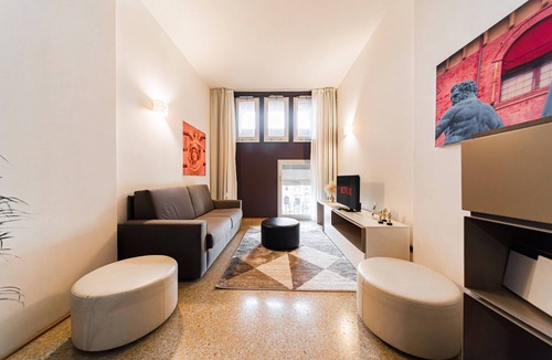 Historic Center Apartment | Piazza Maggiore View - Domus by ImmoBo - Bologna Center