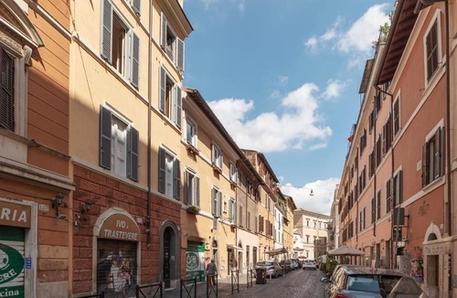 Trastevere Apartment | Piazza Santa Maria in Trastevere Cozy Flat