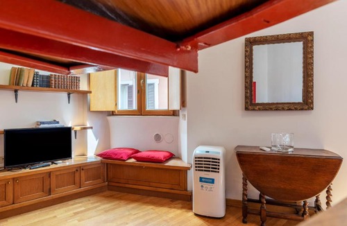 Trastevere Apartment | Piazza Santa Maria in Trastevere Cozy Flat