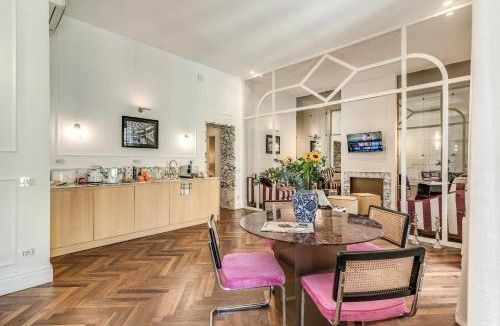 Rione II Trevi Apartment | Piazza Venezia Luxe Apartment