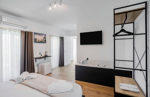 Torre a Mare Bed & Breakfast | Pietramare Luxury Suites by Rentbeat