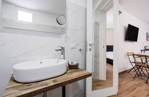 Torre a Mare Bed & Breakfast | Pietramare Luxury Suites by Rentbeat