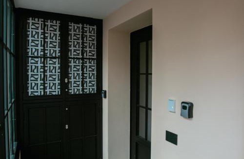 Portici House | Pietrarsa Street Room