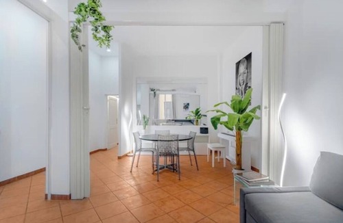Historic Center Apartment | [Pinacoteca] Art Behind the 2 Towers