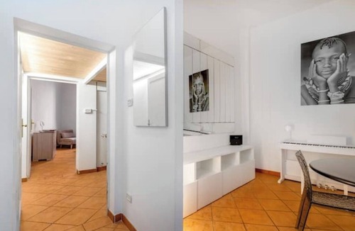 Historic Center Apartment | [Pinacoteca] Art Behind the 2 Towers