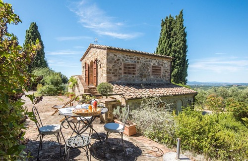 Sant'Angelo In Colle Apartment | Podere Giardino Wine & Bed – Ginepro Apartment: Country House with Pool, Wi-Fi & AC