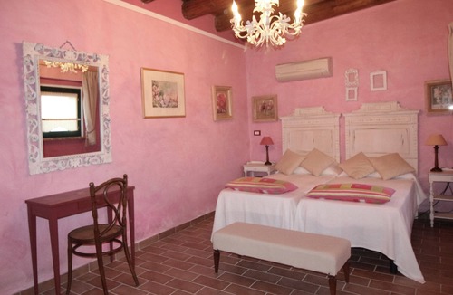 Monte Roberto House | Poggio Montali Nestled among vineyards and olive groves