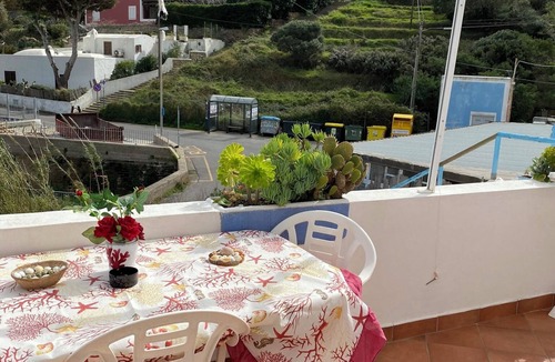 Le Forna Apartment | Ponzamania Red Prawn