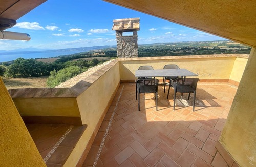 Montefiascone Villa | Pool and Jacuzzi - Stunning villa in Umbria - sleeps 24 - Bolsena lake view