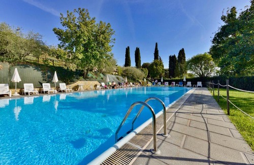 Popoltaio-Schiacciato Apartment | Popoltaio-Schiacciato Villa Sleeps 4 Pool Air Con