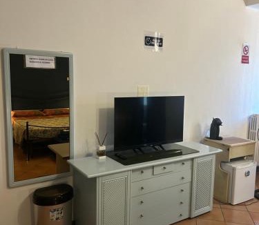 Busto Garolfo House | Posto letto in una camera condivisa