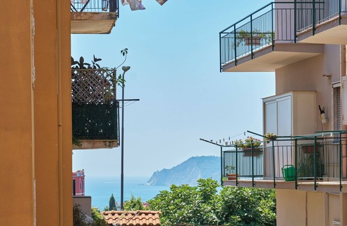 Pozzuoli Apartment | Pozzuoli apartment, a stone's throw from the metro