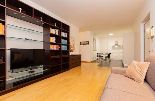 Tricolore Apartment | PREMUDA20 Milan elegant apartment by Hospity
