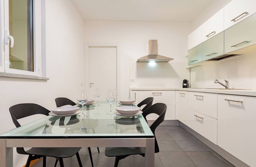 Tricolore Apartment | Premuda20 Milan elegant apartment by Hospity