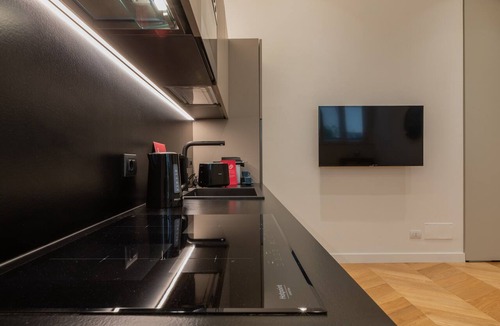 Historic Centre Apartment | Prestige Apartment Via Roma by Wonderful Italy