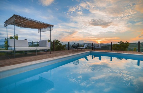 San Savino Apartment | Pretty Apartment in Ascoli Piceno with Jacuzzi