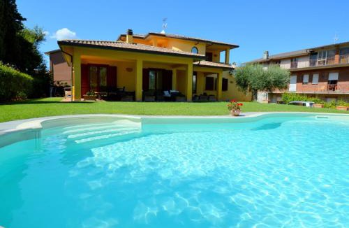 Fratta Villa | Pretty villa in Marsciano with nice garden and private pool