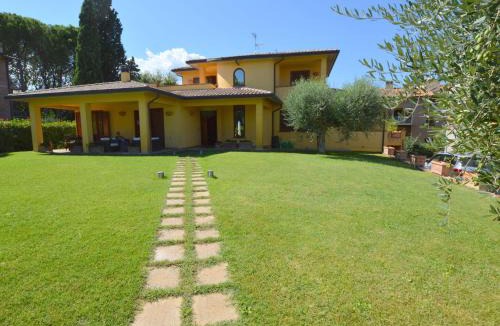 Fratta Villa | Pretty villa in Marsciano with nice garden and private pool