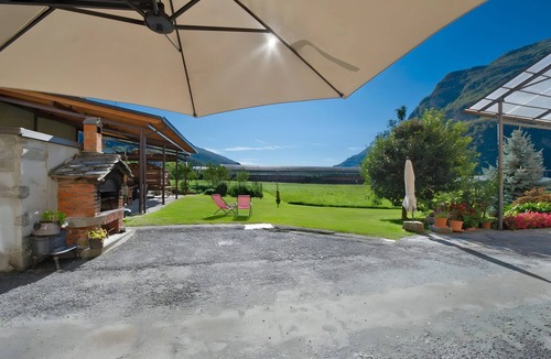Pont-Saint-Martin Apartment | Private room with mountain view, shared terrace and Wi-Fi