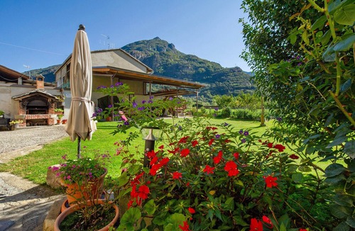 Pont-Saint-Martin Apartment | Private room with mountain view, shared terrace and Wi-Fi