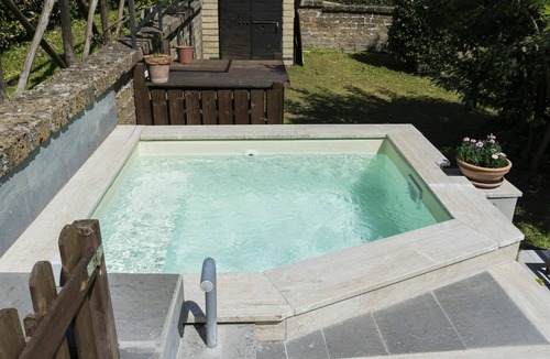 Vetralla House | Private Villa with private pool, A/C, hot tub, WIFI, TV, terrace, pets allowed, panoramic view