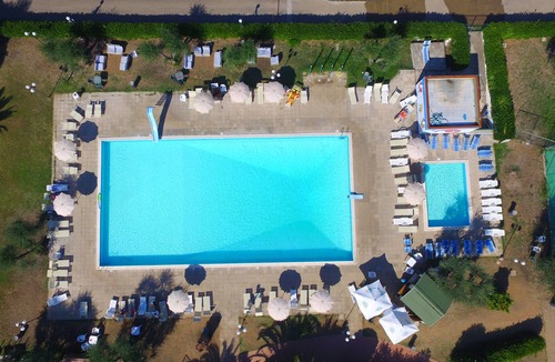 Mandrione House | Property In A Holiday Village 'Monolocale Con Giardino' with Shared Pool and Air Conditioning