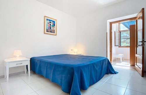 Chiesiola Resort | Property in the holiday village 'Baia Falcone - Standard 306' with sea view and air conditioning