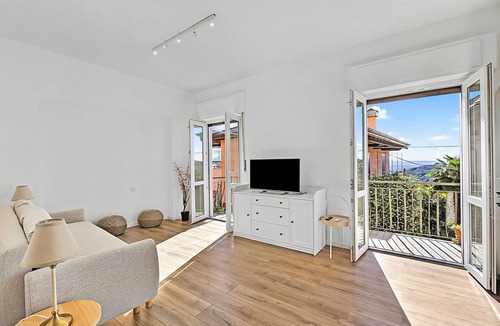 Levo Apartment | Quadrifoglio Stresa Hill with A/C and Sunny Balcony, Stresa, Italy