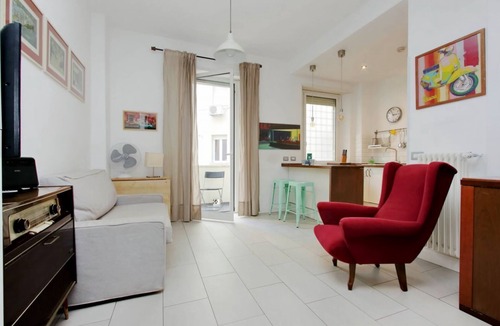 Trastevere Apartment | Quaint apartment with vintage furnishings for 6 in the heart of Trastevere