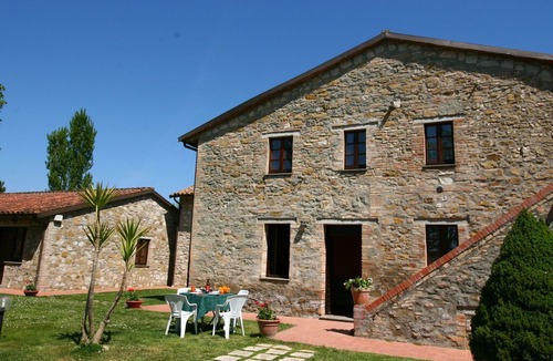 Collesanto Apartment | Quaint Cottage in Magione with Swimming Pool