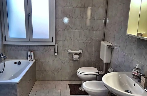 Saragozza-Porto Apartment | Queen Home Maggiore - One Bedroom Apartment, Sleeps 5