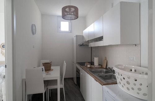 Crotone Apartment | Queen Margaret Apartment