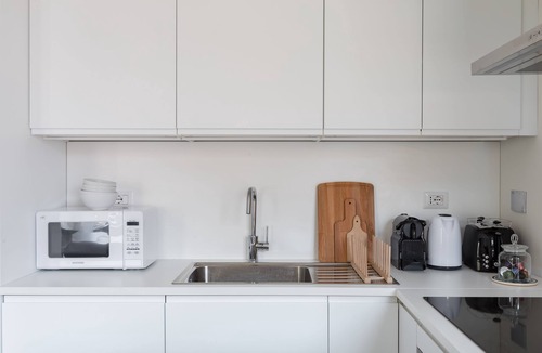 Rome City Centre Apartment | Quiet apartment with balcony at the Trevi Fountain