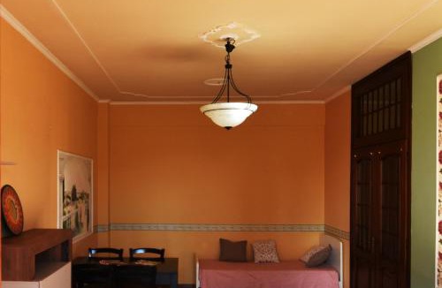 Saint-remy-de-provence Apartment | Red and White