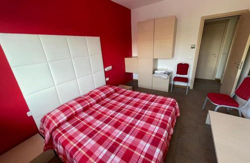 Marta Apartment | Red House - by BorgoLago