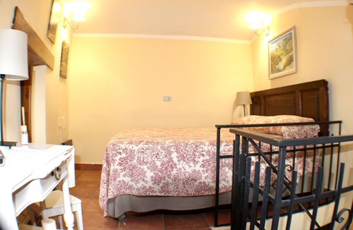 Gubbio Apartment | Red House Historical Center Holiday House
