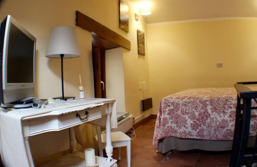 Gubbio Apartment | Red House Historical Center Holiday House