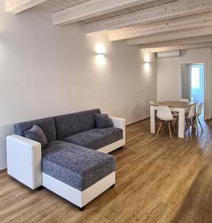 Camerano Apartment | Redomus