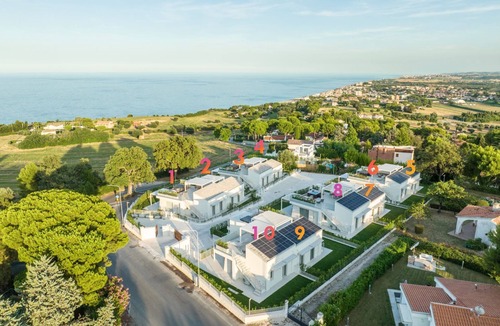Villaggio Taunus Apartment | Ref. VM5 Summer Rental – Two Bedroom apartment with sea view, terrace and jacuzzi