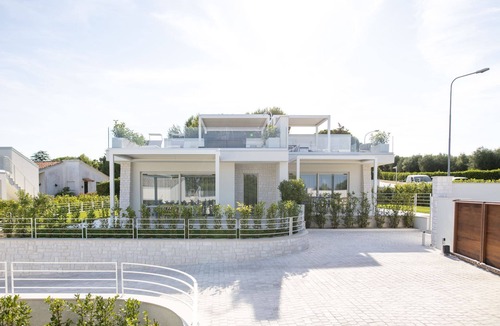 Villaggio Taunus Apartment | Ref. VM9 Summer Rental – Two Bedroom apartment with sea view, terrace and jacuzzi